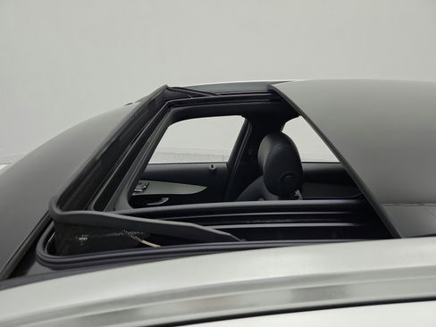 Used 2021 Mercedes-Benz GLC 300 image 11