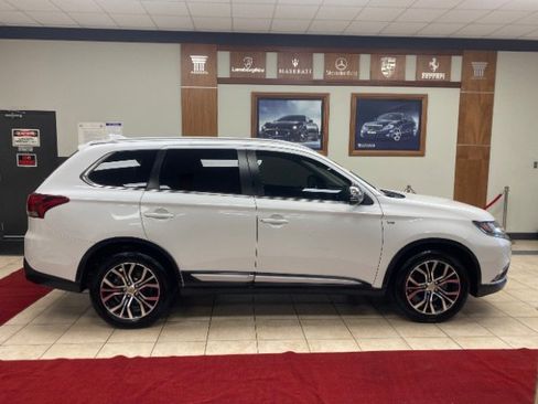 Used 2017 Mitsubishi Outlander GT image 9