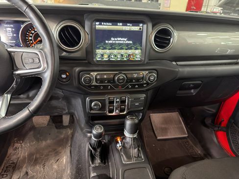 Used 2021 Jeep Wrangler Unlimited Sahara AWD/4WD image 7