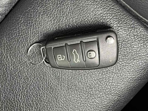 Used 2016 Audi A3 e-tron Premium Plus w/ Premium Plus Package FWD image 39