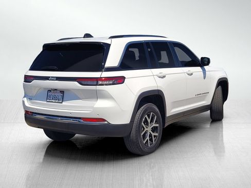 Used 2023 Jeep Grand Cherokee Limited w/ Luxury Tech Group II AWD/4WD image 4