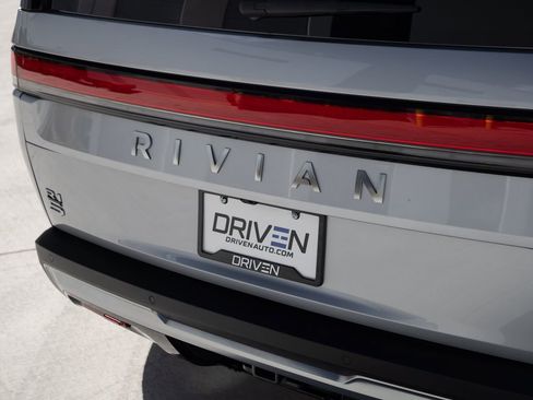 Used 2025 Rivian R1S Adventure image 7