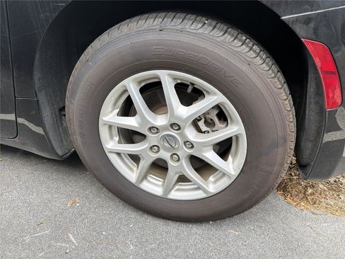 Used 2023 Chrysler Pacifica Touring-L FWD image 9