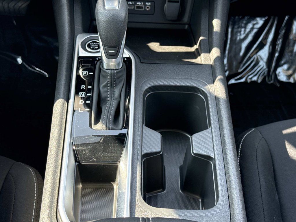 Used 2025 Nissan Sentra SV FWD image 8