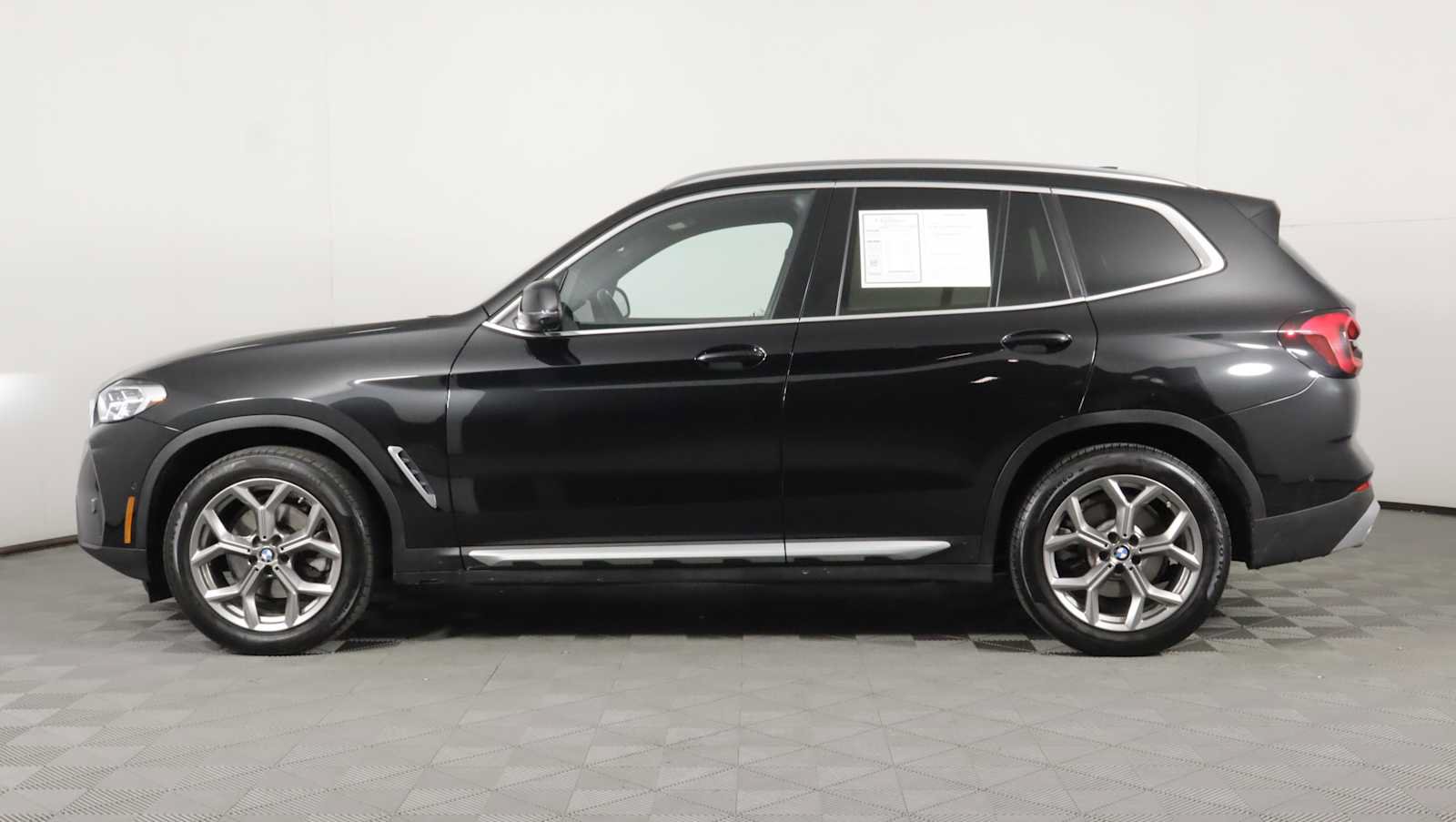 Used 2023 BMW X3 xDrive30i w/ Premium Package w/ZPA AWD/4WD image 8