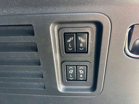 Used 2024 Chevrolet Traverse RS AWD/4WD image 24
