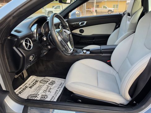 Used 2015 Mercedes-Benz SLK 250 image 18
