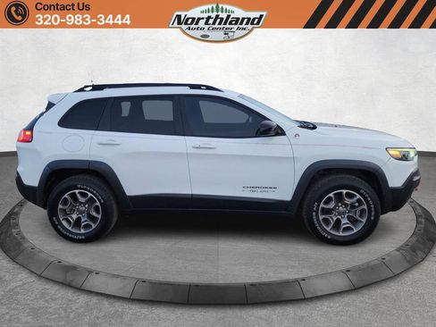 Used 2022 Jeep Cherokee Trailhawk image 4