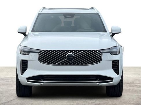 Certified 2025 Volvo XC90 B6 Plus image 12