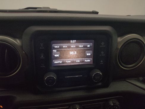 Used 2020 Jeep Wrangler Sport AWD/4WD image 25