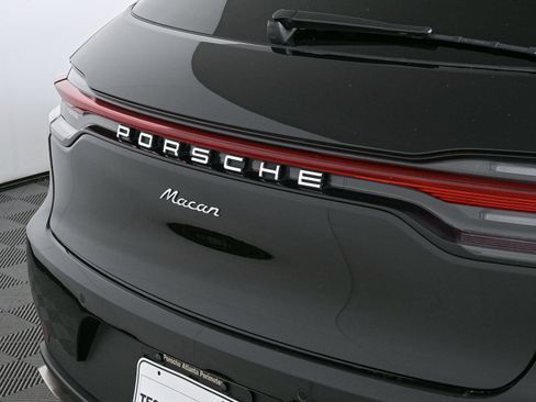 Certified 2020 Porsche Macan AWD/4WD image 37