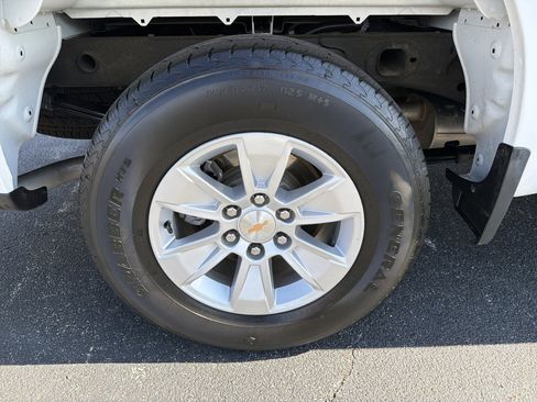 Used 2025 Chevrolet Silverado 1500 LT image 17