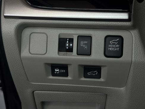 Used 2017 Subaru Forester 2.5i Limited AWD/4WD image 18