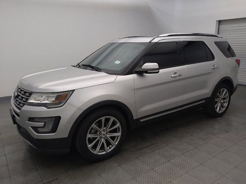 Used 2017 Ford Explorer Limited image 2