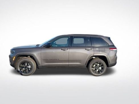 New 2025 Jeep Grand Cherokee Laredo image 16