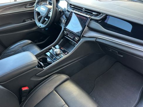 Used 2022 Jeep Grand Cherokee Overland w/ Advanced Protech Group III image 18