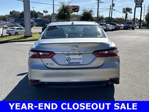 Used 2023 Toyota Camry LE image 7