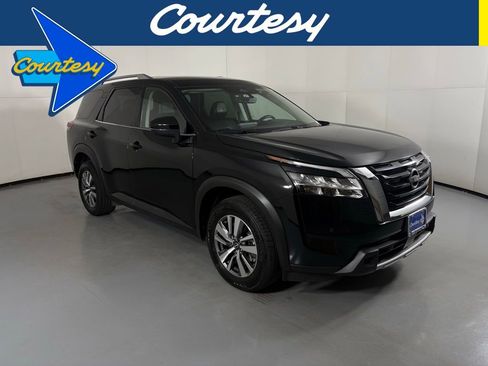 Used 2023 Nissan Pathfinder SL image 1
