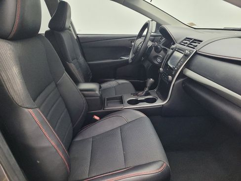 Used 2016 Toyota Camry SE image 21