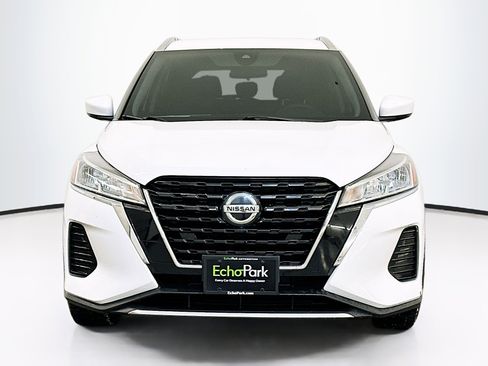 Used 2021 Nissan Kicks SV image 2