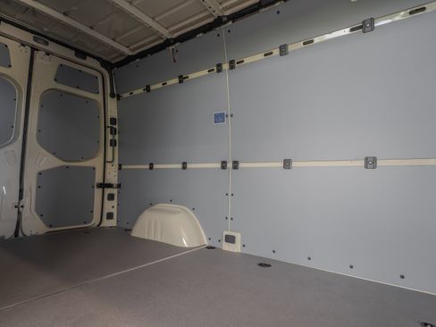Used 2025 Mercedes-Benz Sprinter 2500 image 25