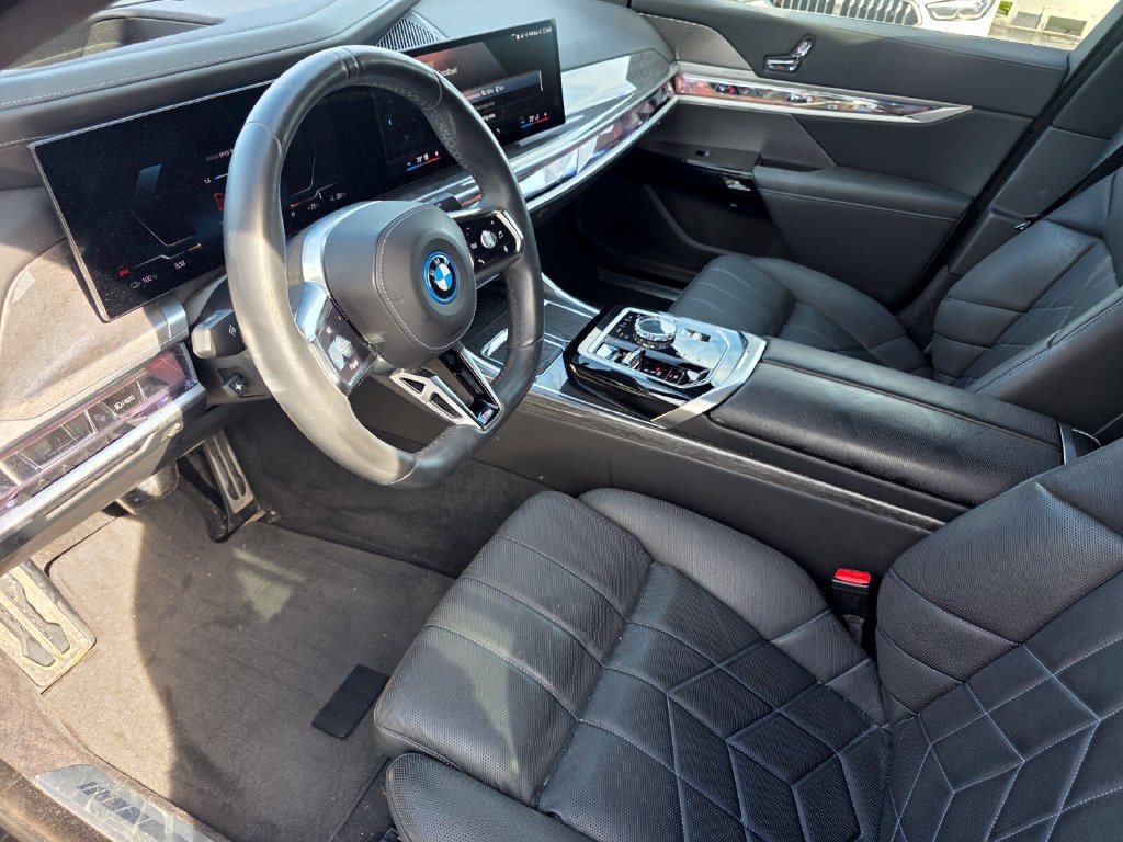 Certified 2023 BMW i7 xDrive60 w/ Parking Assistance Package AWD/4WD image 9