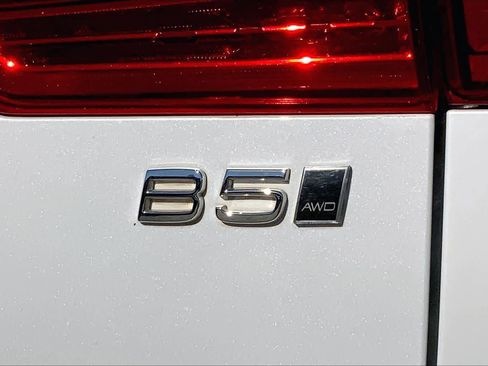 Used 2024 Volvo XC60 B5 Ultimate image 10