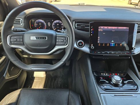 Used 2022 Jeep Wagoneer Series II AWD/4WD image 10