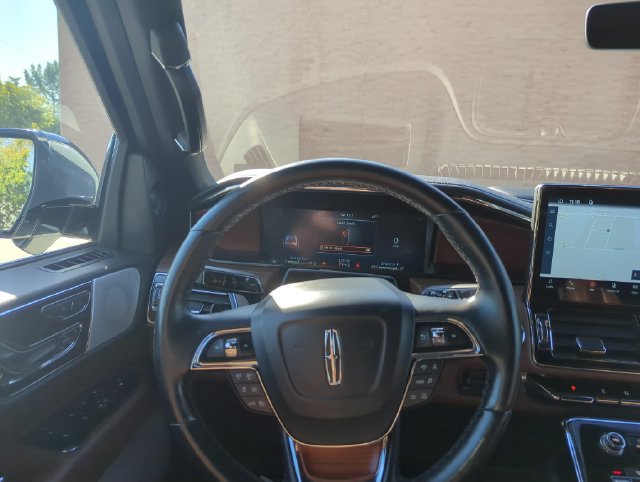 Used 2023 Lincoln Navigator L Reserve AWD/4WD image 30