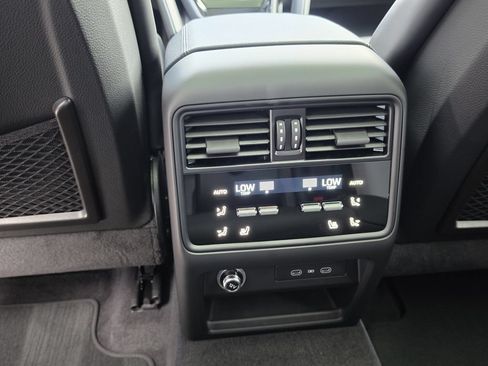Certified 2026 Porsche Cayenne E-Hybrid AWD/4WD image 18
