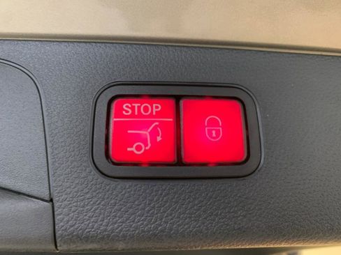 Used 2019 Mercedes-Benz GLC 300 4MATIC image 41