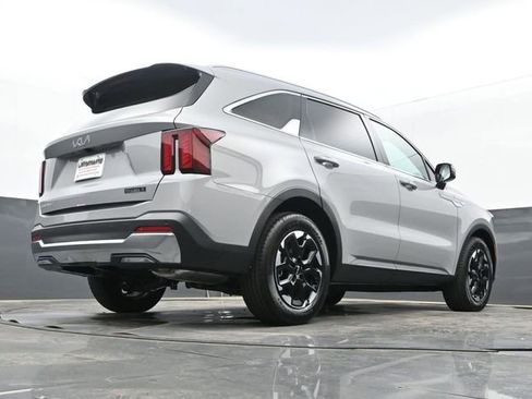 Used 2025 Kia Sorento S w/ Panoramic Sunroof Package FWD image 26