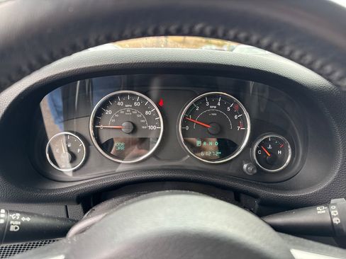 Used 2018 Jeep Wrangler Unlimited Sahara image 19