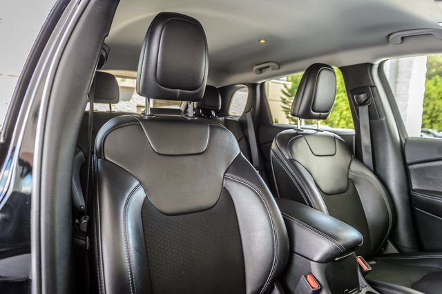 Used 2019 Jeep Cherokee Latitude Plus FWD image 37