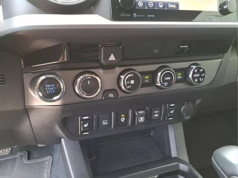Used 2018 Toyota Tacoma TRD Sport AWD/4WD image 25