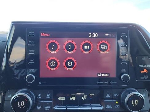 Used 2020 Toyota Highlander XLE image 22