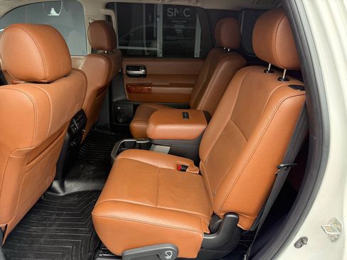 Used 2018 Toyota Sequoia Platinum AWD/4WD image 17