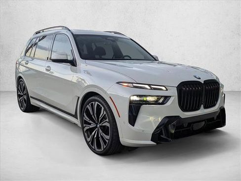 Used 2024 BMW X7 xDrive40i w/ M Sport Package image 3