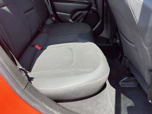 Used 2018 Jeep Renegade Altitude AWD/4WD image 21