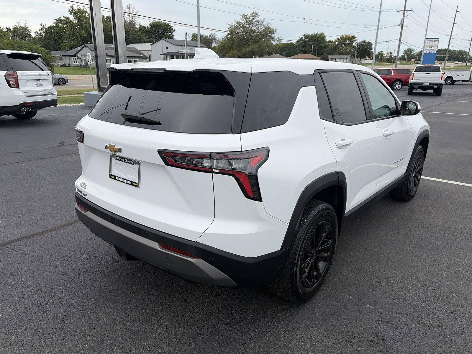 Used 2025 Chevrolet Equinox LT FWD image 3