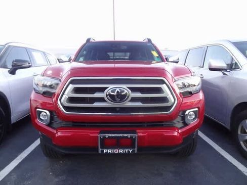 Used 2020 Toyota Tacoma Limited image 2