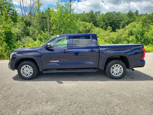 Used 2025 Toyota Tundra SR5 w/ SR5 Premium Package AWD/4WD image 8