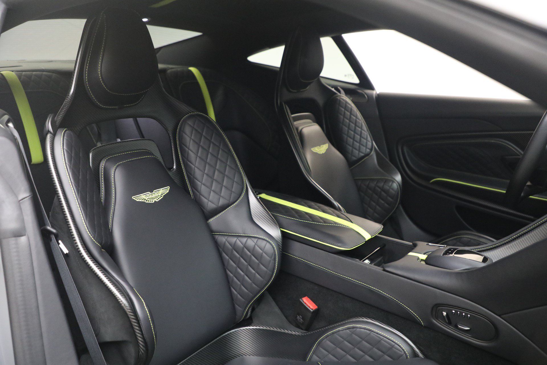 Used 2023 Aston Martin DBS Coupe RWD image 25