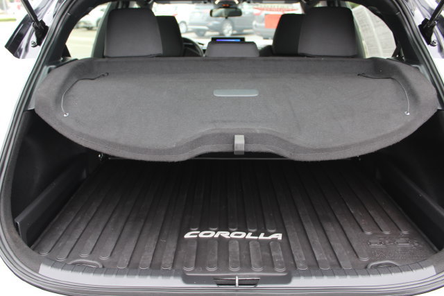 Certified 2025 Toyota Corolla Hatchback w/ SE Package FWD image 27