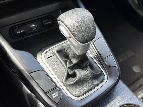 Used 2025 Kia Soul LX w/ LX Technology Package FWD image 23