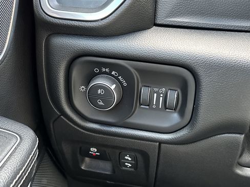 Used 2021 RAM 1500 Laramie AWD/4WD image 8