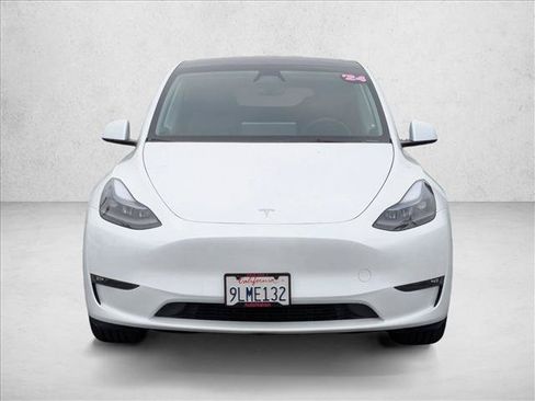 Used 2024 Tesla Model Y Long Range AWD/4WD image 2