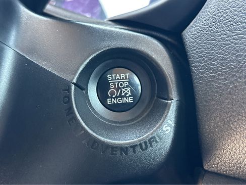 Used 2017 Jeep Renegade Altitude image 24