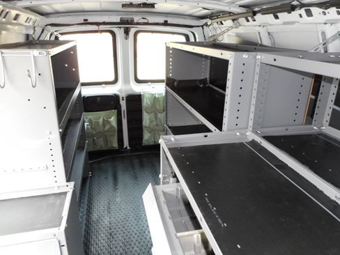 Used 2016 Chevrolet Express 2500 RWD image 24
