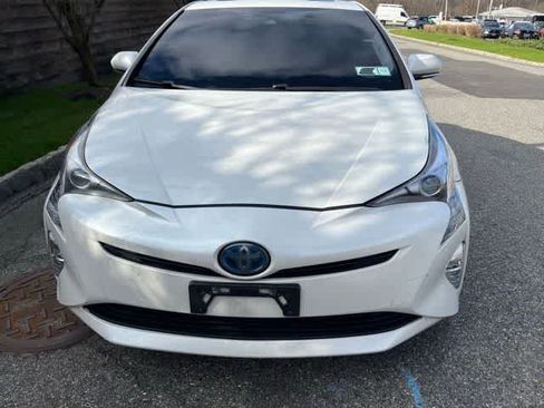 Used 2016 Toyota Prius Four w/ Advanced Technology Package image 2
